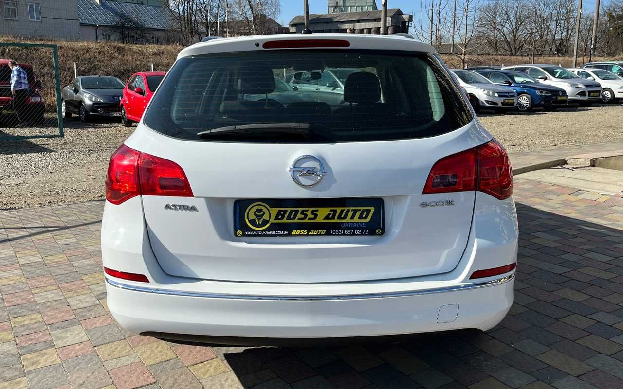 Opel Astra Sports Tourer 2014