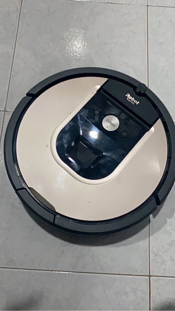 Aspirador Robô de marca irobot