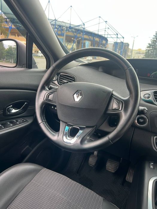 Продам Renault Scenic 2016р