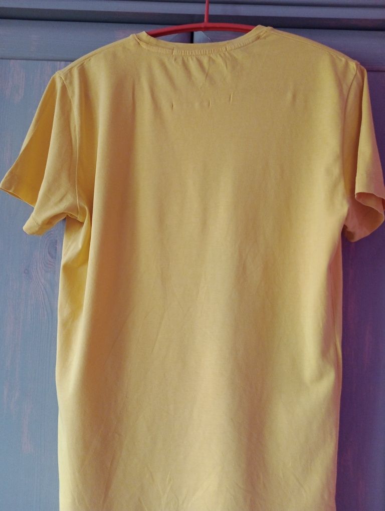 Męski T-shirt , w bananowym kolorze