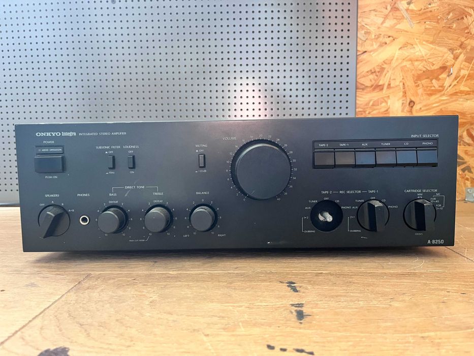 Wzmacniacz Onkyo Integra A-8250