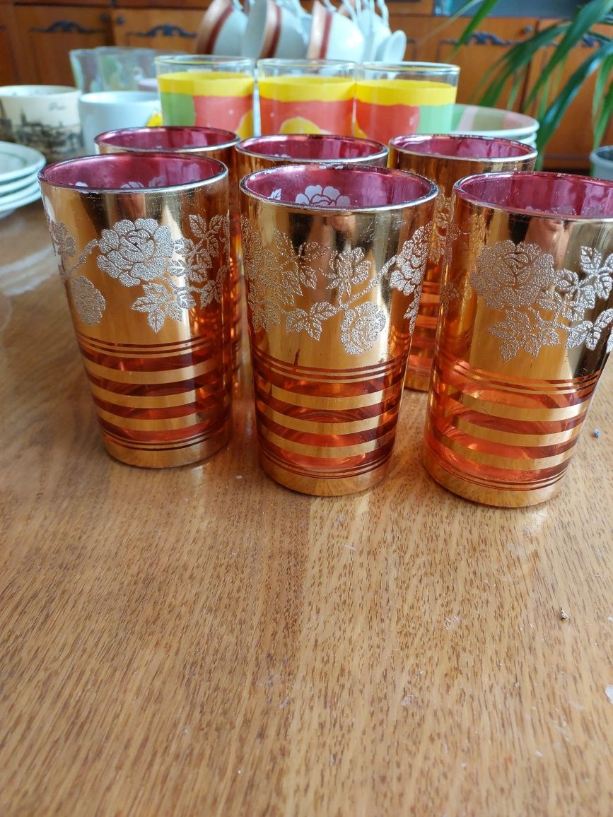 Скляні стакани...