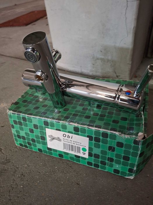 Torneira banheira nova da marca obi excelente qualidade