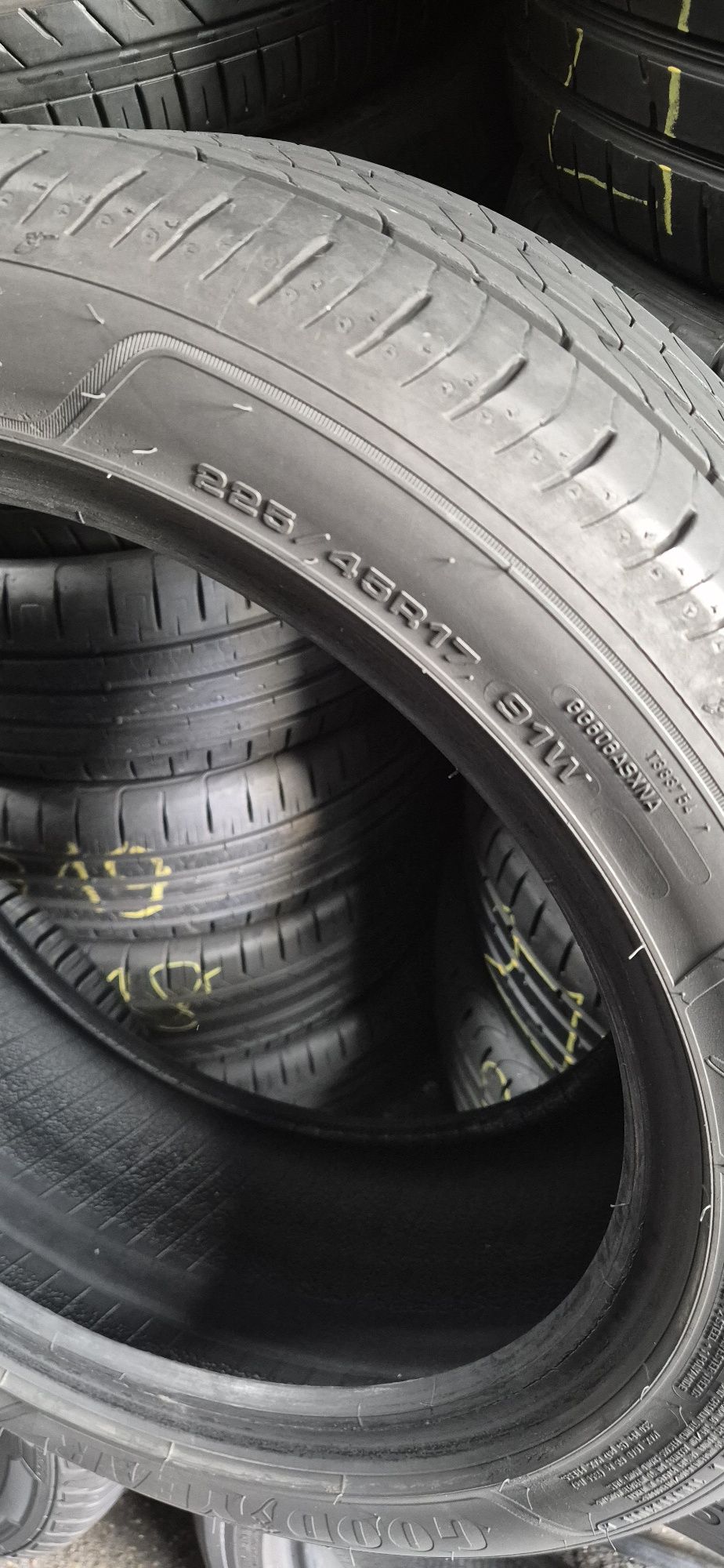 Kpl.opon letnich Goodyear 225 45r17 r21