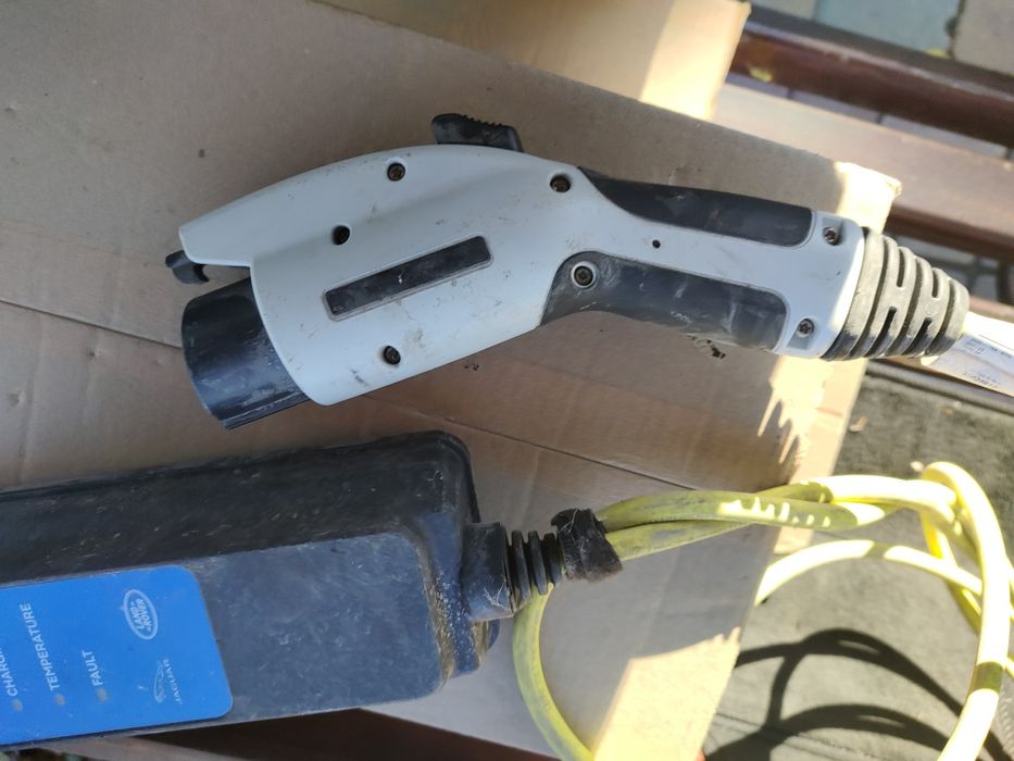 Продаю зарядний пртстрій для електромобіля