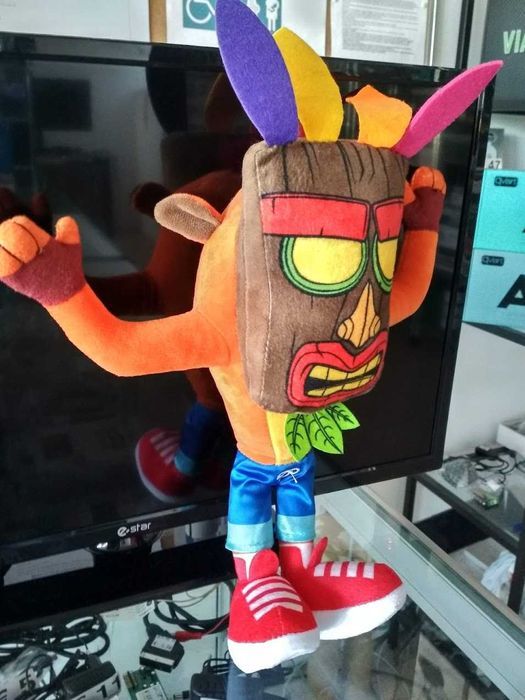 Peluche Crash Bandicoot Mascarado Edição 25 Anos 35cm