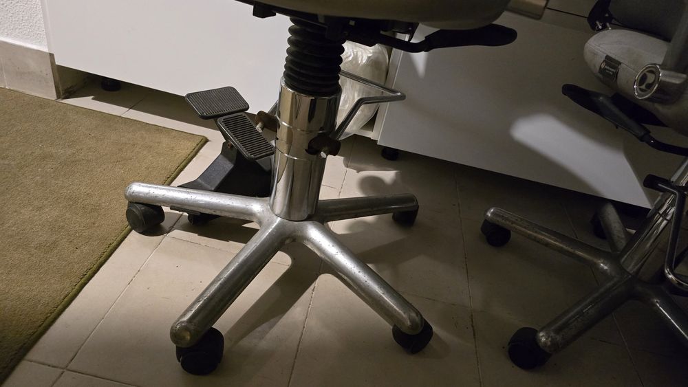 Cadeira de barbeiro/cabeleireiro Pietranera 5’60
3,700.00€ – 4,187.00€