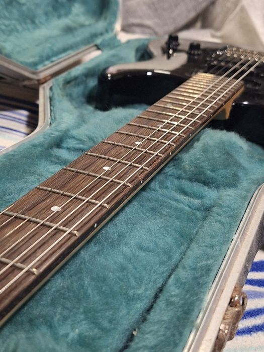 Guitarra Yamaha preta