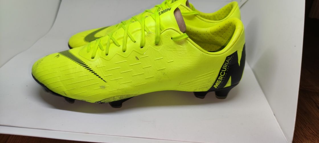 Używane korki pół profesjonalne Nike Mercurial Vapor 12 PRO FG roz. 45