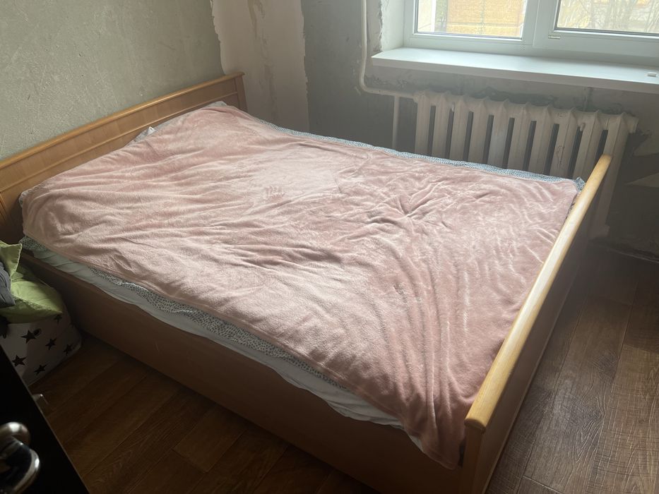 Кровать с матрасом