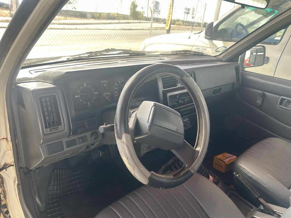 Nissan D21 de 5 lugares 4x2