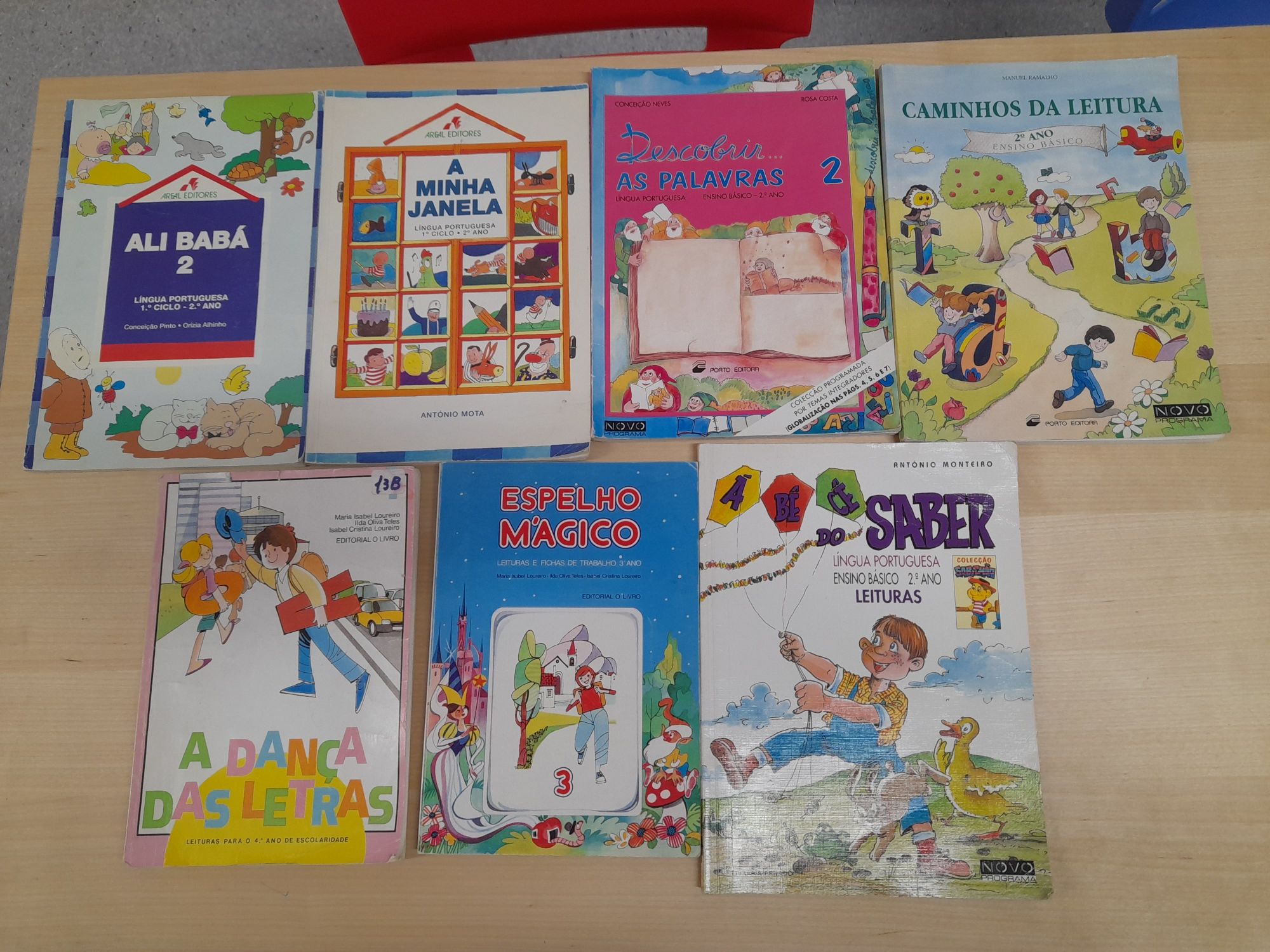 Conjunto de livros antigos de lingua portuguesa ensino básico