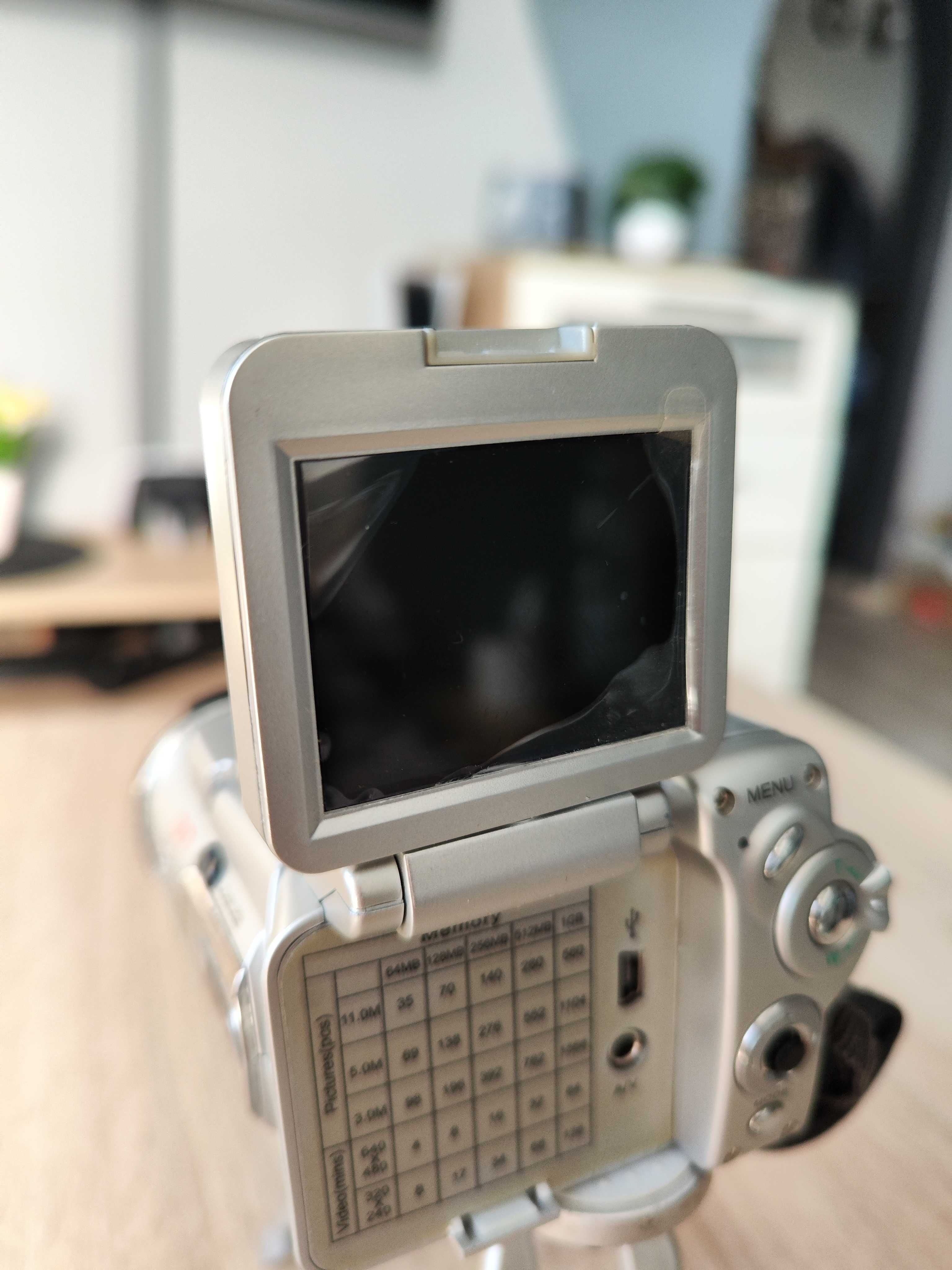 Kamera JVC DV7 + statyw