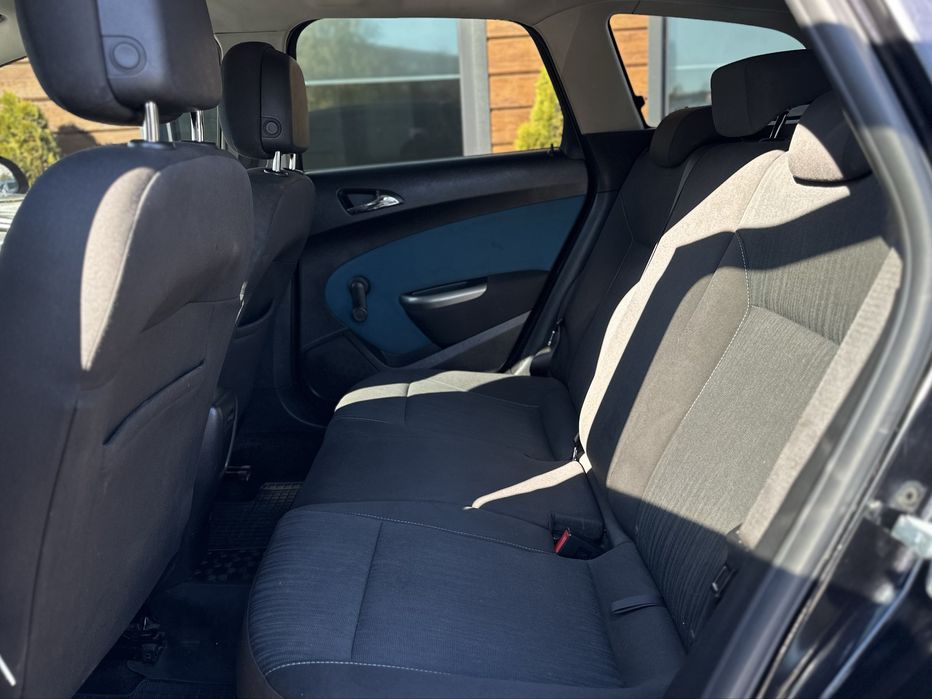 OPEL ASTRA 2010 року, 1.4 газ/бензин, механіка, передній привід