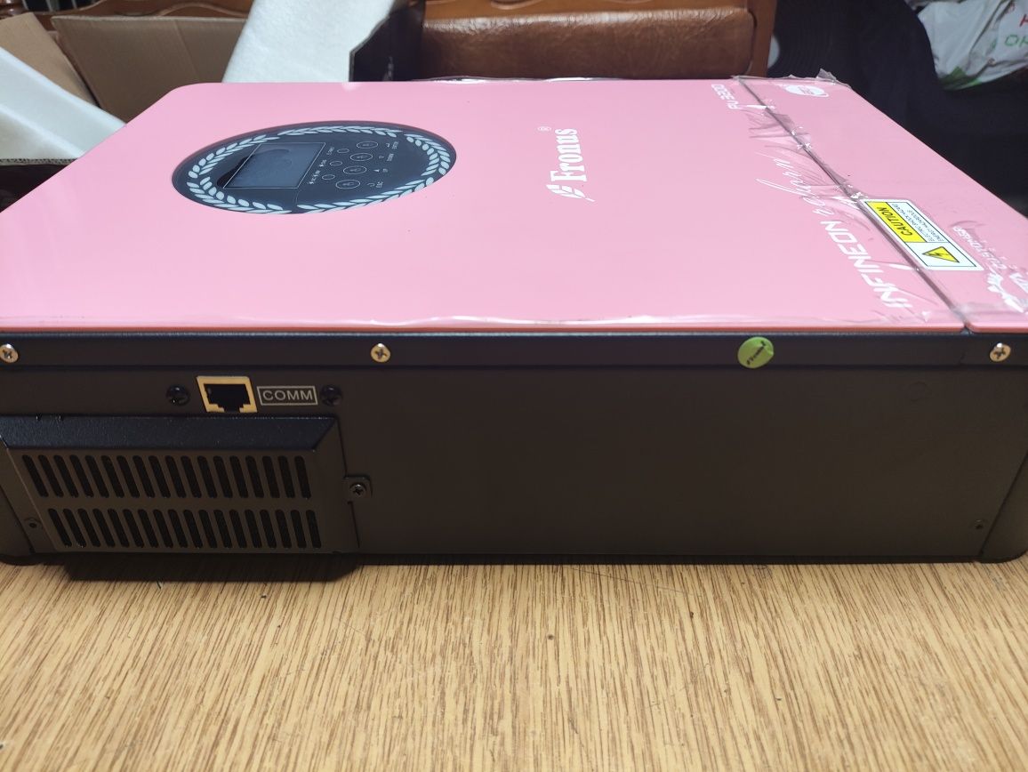 Гибридный инвертор чистая смнусоида синус Fronus PV3200 24 В