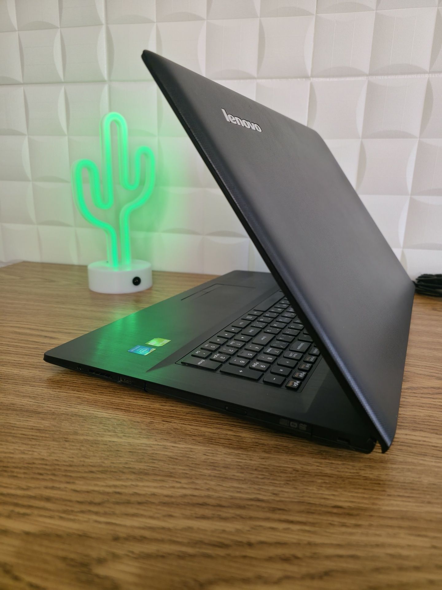 Игровой ноутбук Lenovo 17.3" —Intel, 8GB, SSD+HDD, NVIDIA