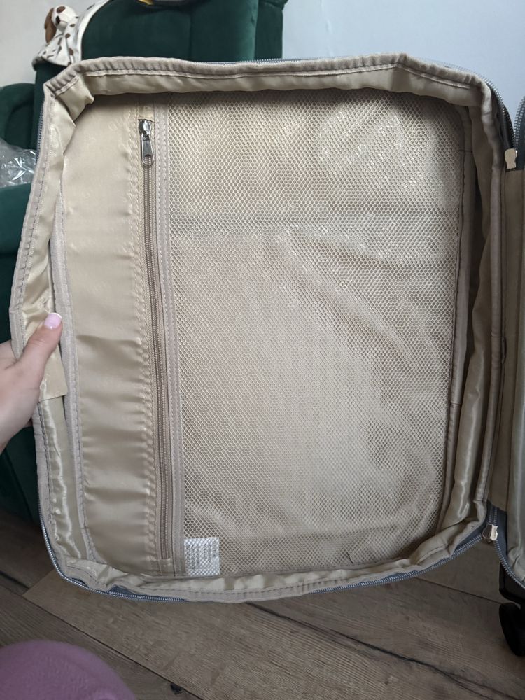 Walizka guess cabin bag