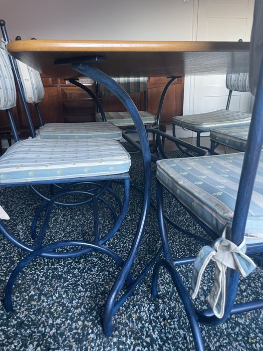 Mesa e 6 cadeiras