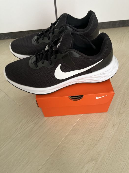 Продам кросівки NIKE