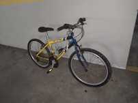 Vendo uma bicicleta para crianças até 12 anos, valor €30.