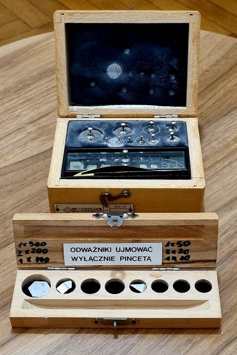 Zabytkowa waga jubilerska/aptekarska + odważniki