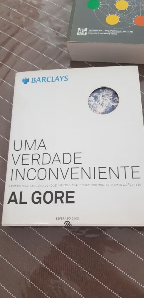 Livros de vários títulos motivacionais