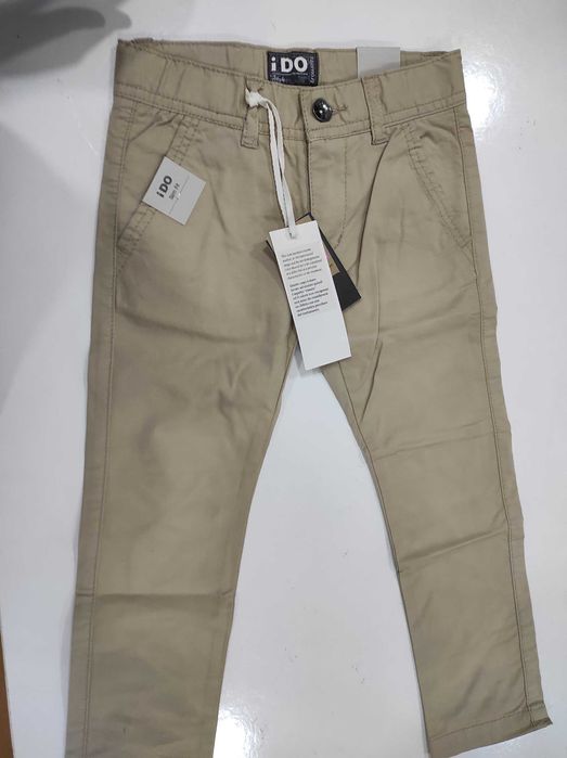 Calças de ganga Menino 4 Anos. Novas