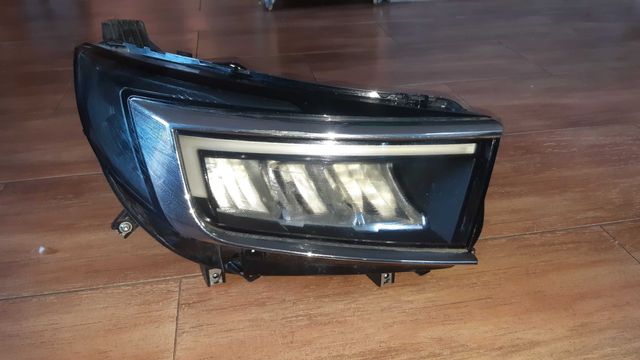 Lampa przednia prawa Opel Grandland 22r