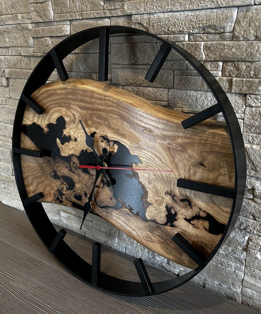 Zegar w stylu loft - drewno jesionu z czarną żywicą - średnica 40 cm