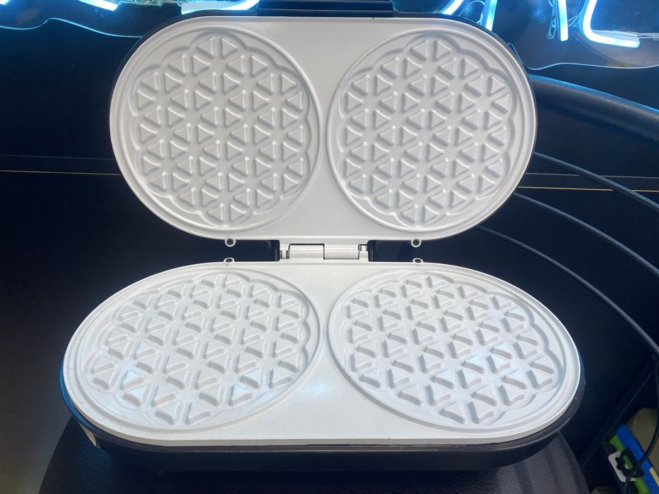 Вафельниця SW268 FW White