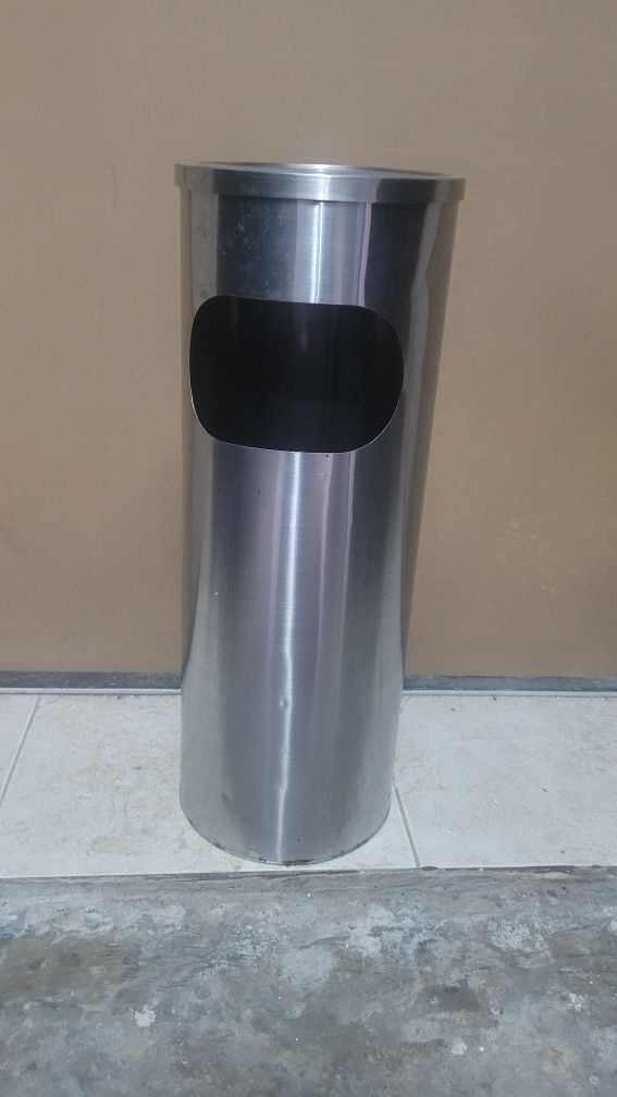 Caixotes do lixo com cinzeiro inox
