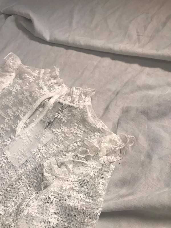Blusa - Fabricada em Espanha - semitransparente  Nova com Etiquetas