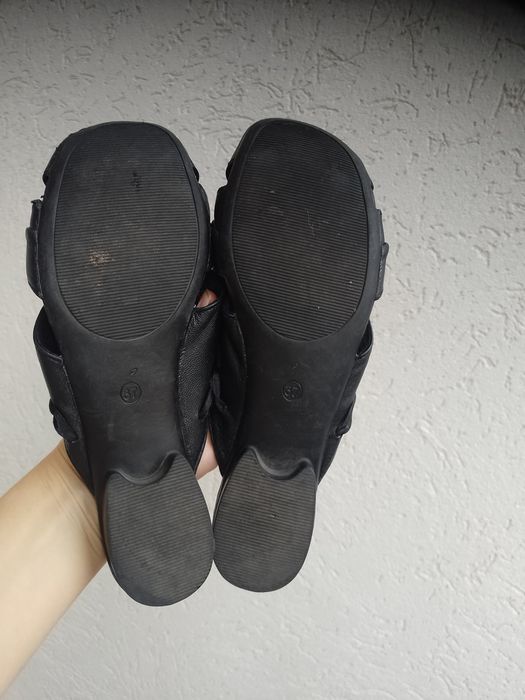 Капці, шльопанці жіночі, шкіряні, 37 р.