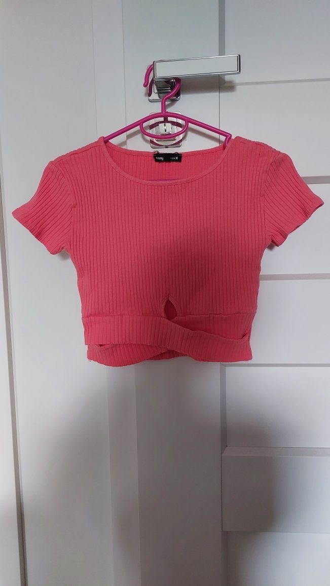 Top z prążkowanego materiału