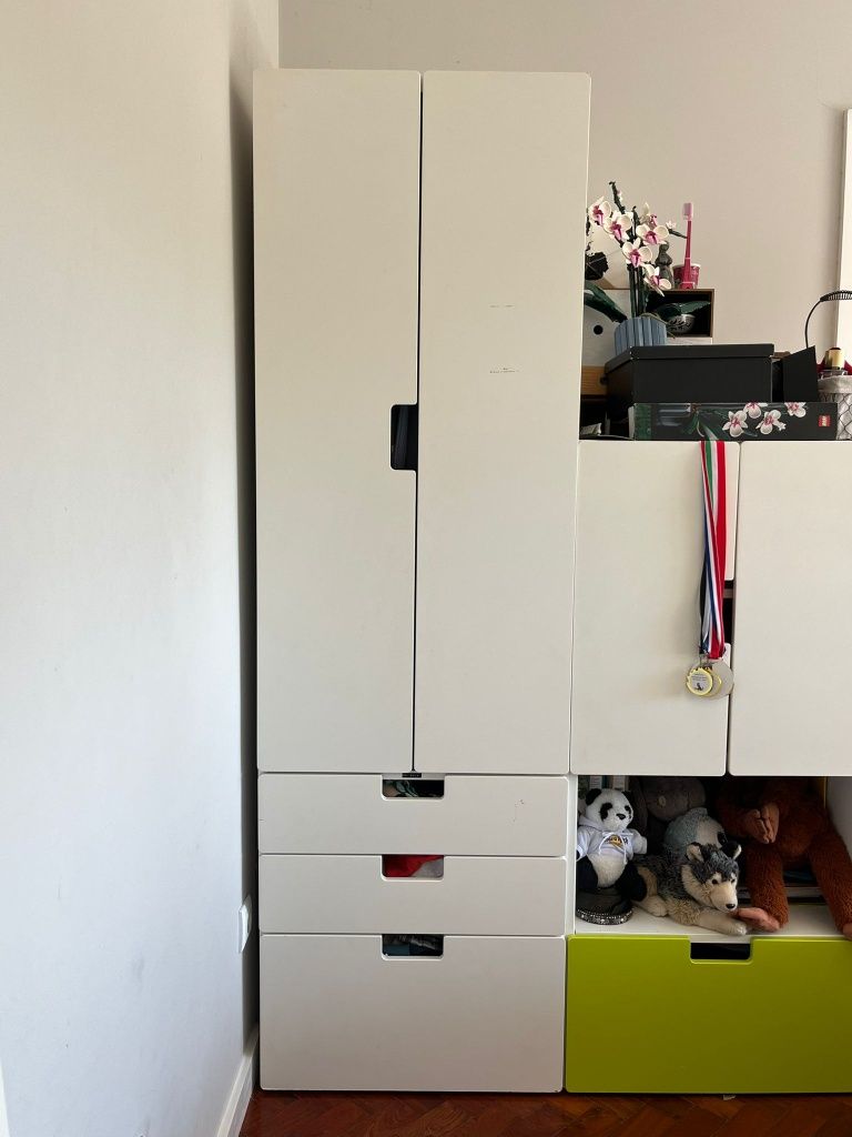 Conjunto de móveis de criança