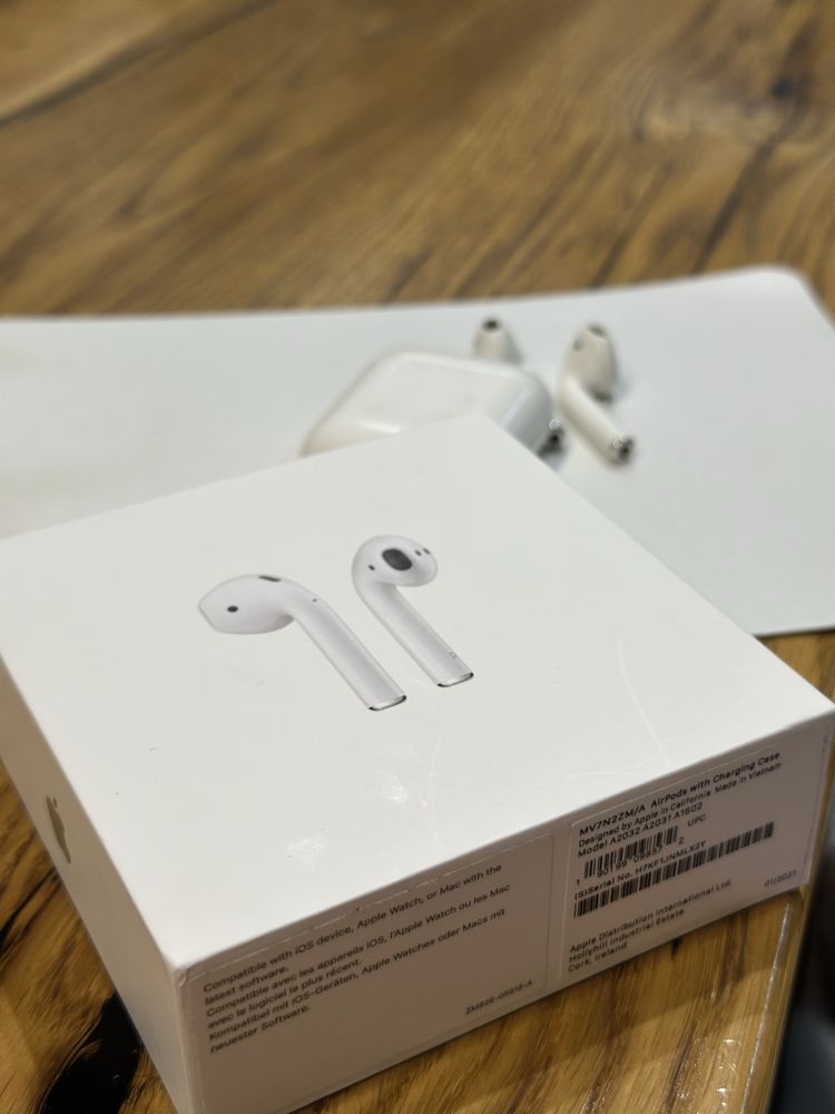 Airpods 2 with chargiing case 2031 2032