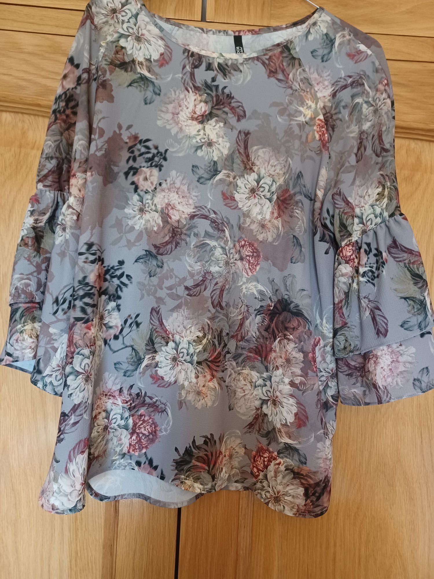 Blusa floral tamanho S - Lanidor