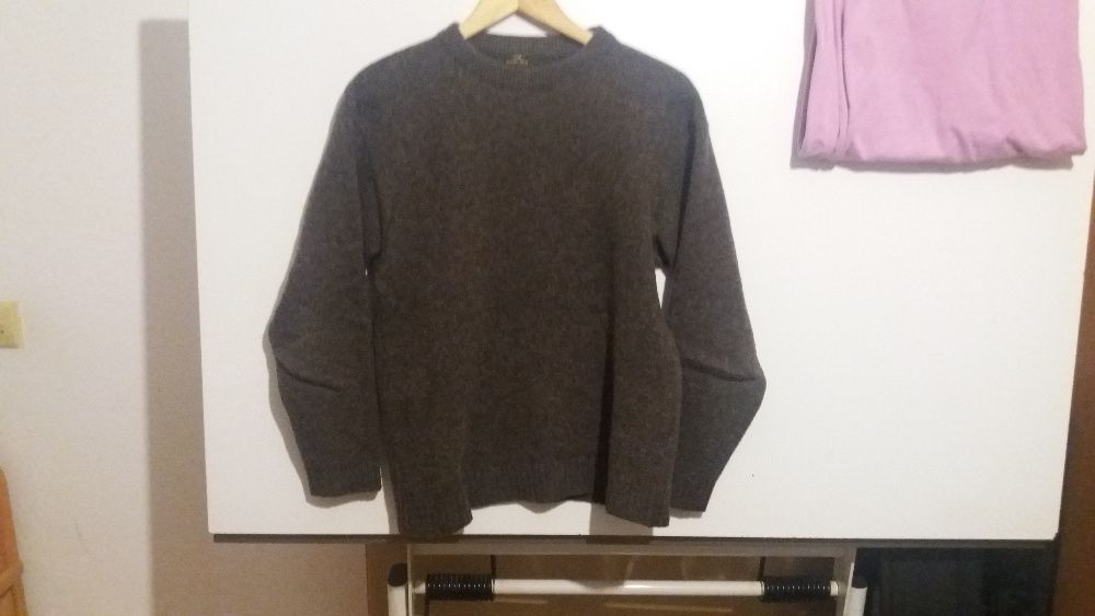 Vendo camisola de lã, tamanho M.