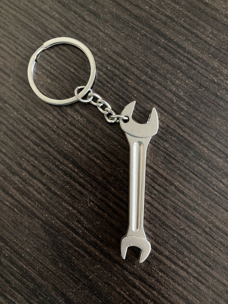 Брелок миниатюра разводной ключ