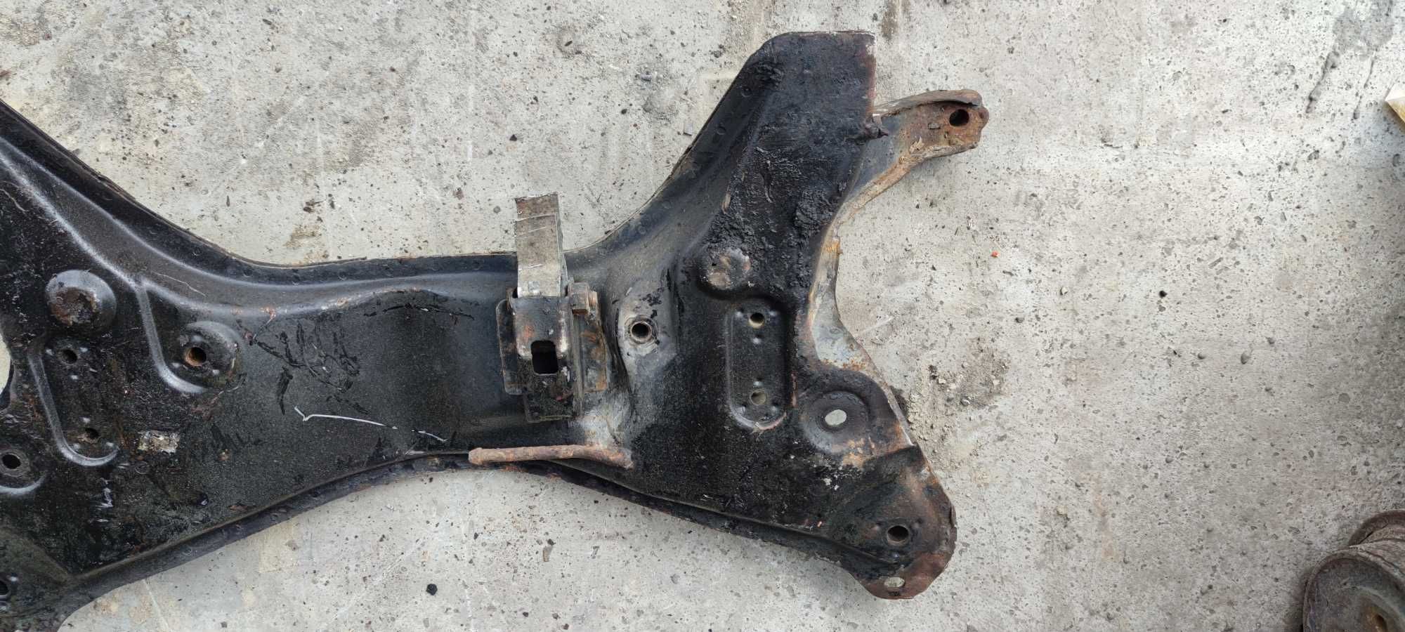 Fiat Panda II Sanki Belka Przód Przednie Trawers Kołyska