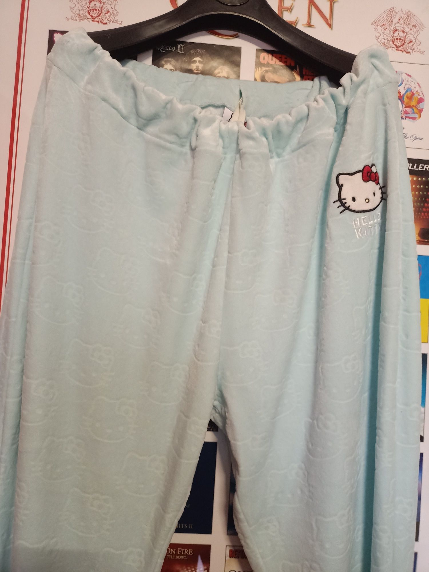Świetne bardzo oryginalne Hello Kitty cudne spodnie rozmiar 2XL