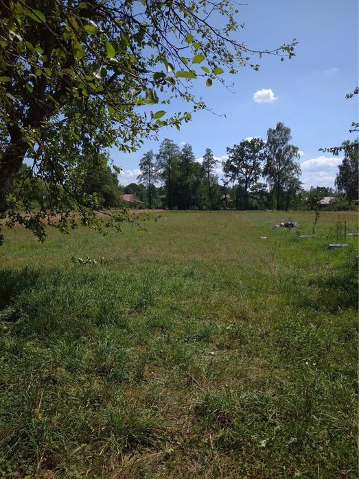 Продається земельна ділянка зі старим будинком в с. Сваричів