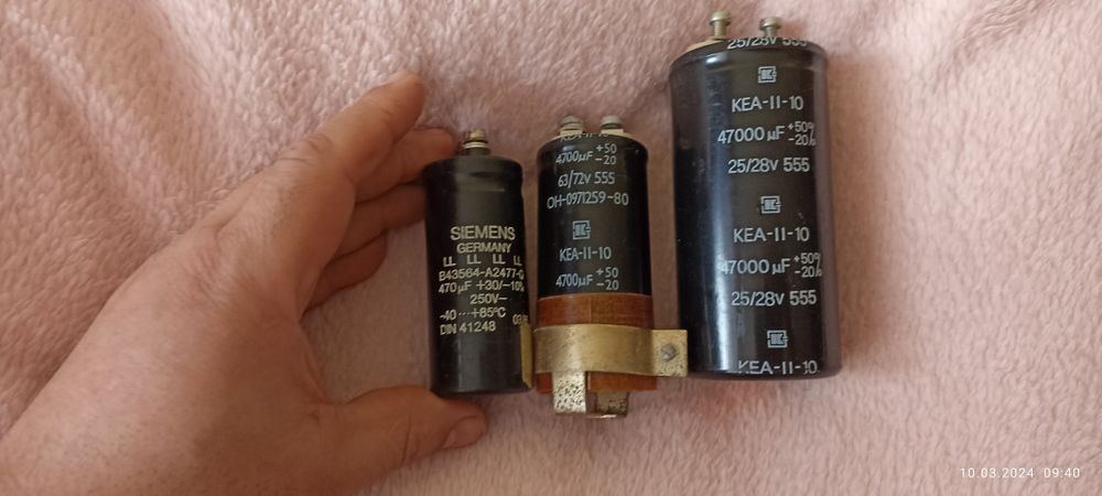 Електролітичний конденсатор.на 4700 мкф.4.700 та на 470.siemens