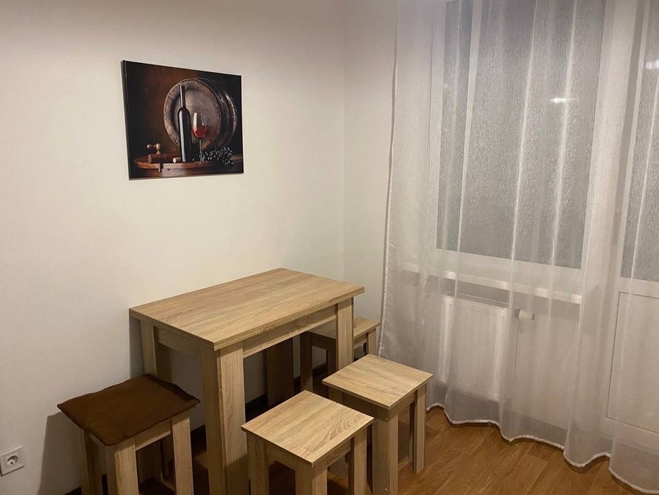 10 хв пішки метро Позняки /Осокорки