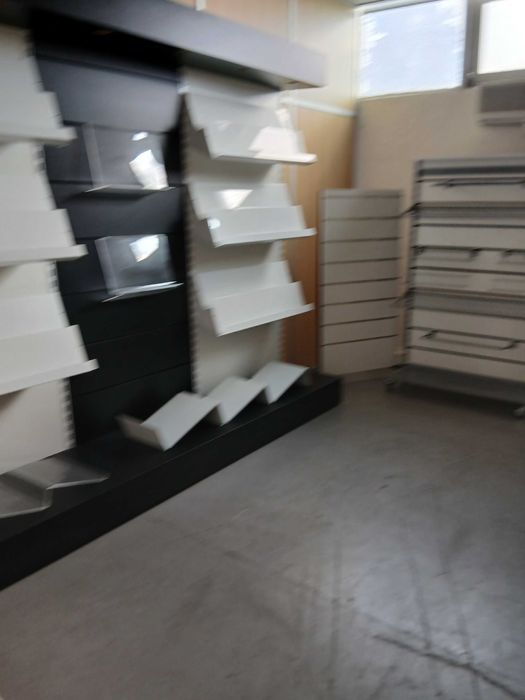 VITRINES, Balcões, acrilicos, cabides, novos.  Bom Preço.DESOCUPAR