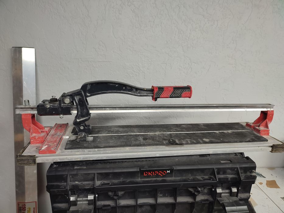 Плиткоріз      .