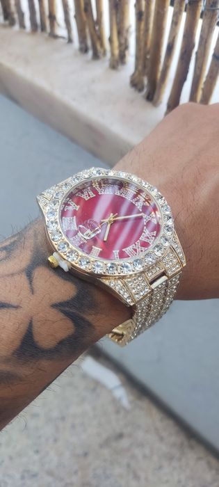 Relógios cravejados