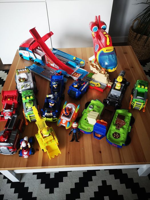 Zestaw zabawek psi patrol