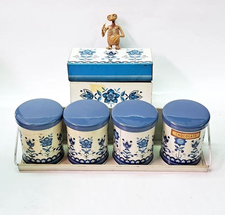 Conjunto de cozinha, anos 60 - latas em metal 

Latas em metal

Made i