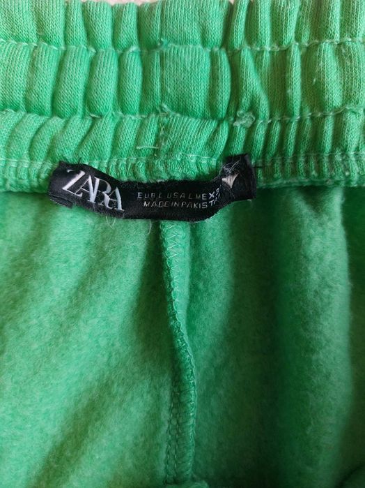 Zielone spodnie dresowe ZARA – rozmiar L